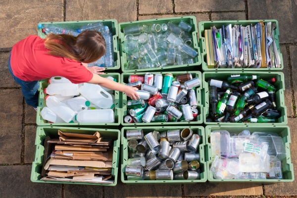 Descubre la importancia de los materiales reciclables Materiales reciclables organizados