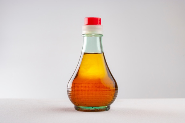 aceite de cocina usado en un frasco