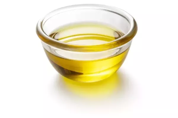 tazón con aceite de cocina usado